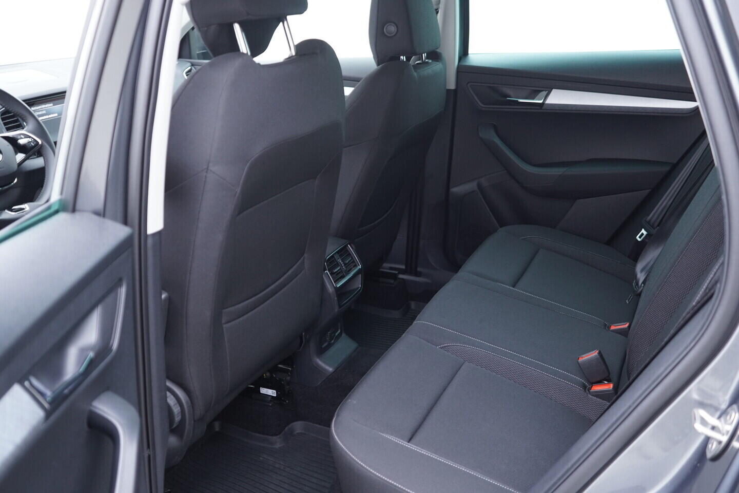 OV190V08707_38.webp_KAROQ Ambition 1.5 TSI 110 kW manuál, DPH