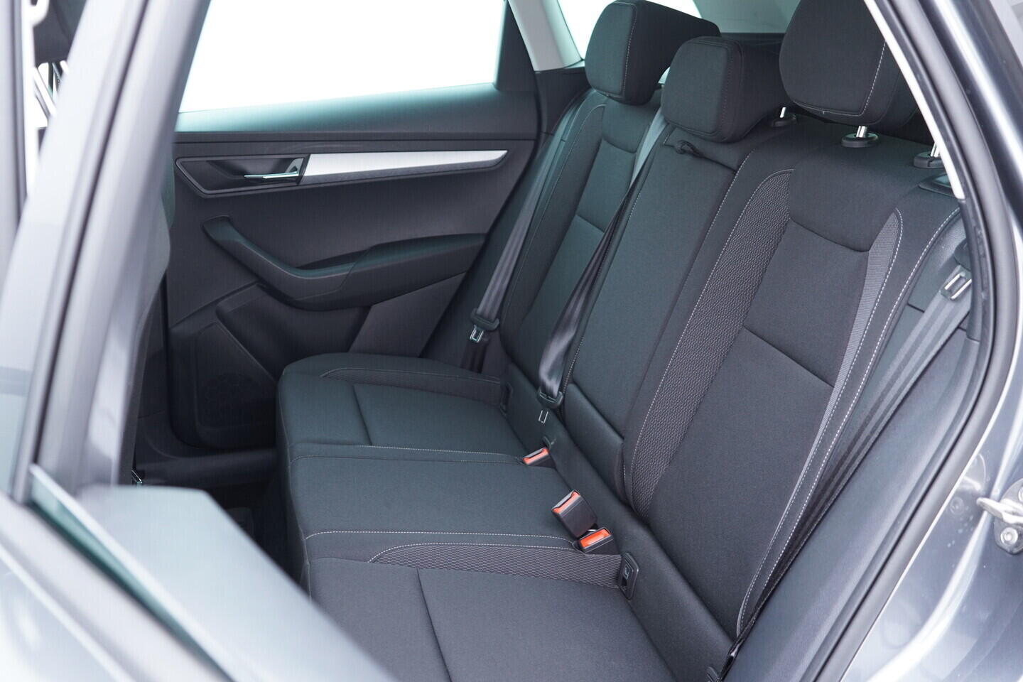 OV190V08707_39.webp_KAROQ Ambition 1.5 TSI 110 kW manuál, DPH