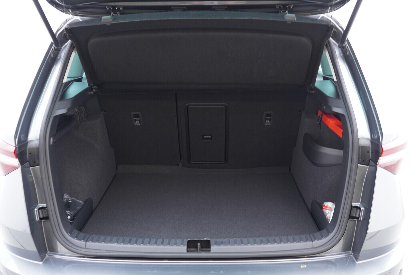 OV190V08707_40.webp_KAROQ Ambition 1.5 TSI 110 kW manuál, DPH