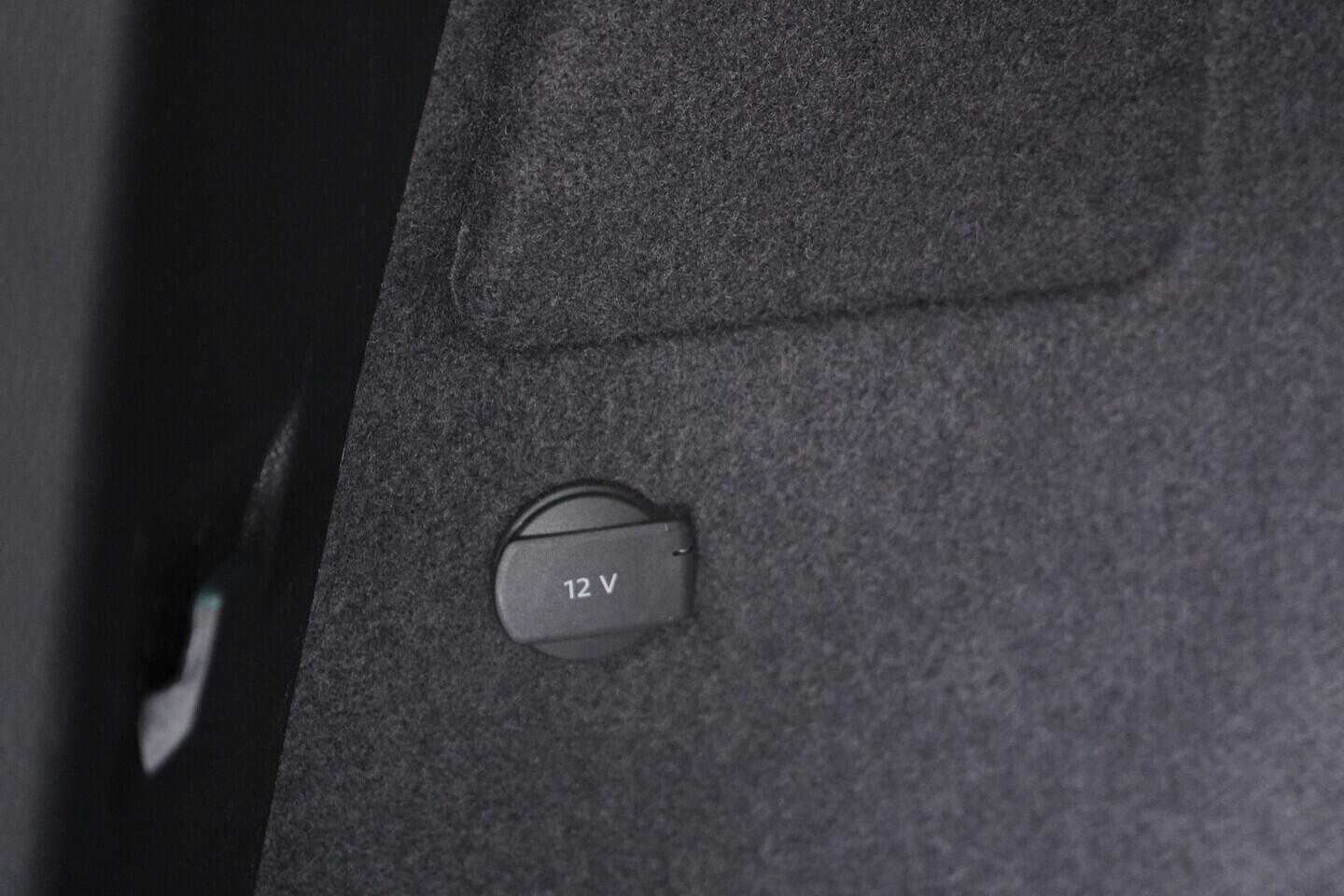 OV190V08707_44.webp_KAROQ Ambition 1.5 TSI 110 kW manuál, DPH