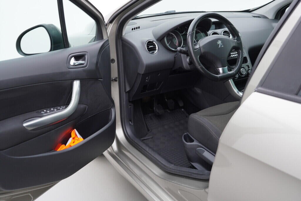 OV190V08722_18.webp_308 Premium 1.6  88 kW manuál