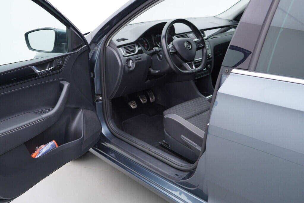 OV190V08727_18.webp_RAPID Sport 1.0 TSI 70 kW manuál