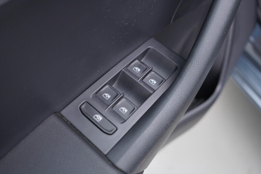 OV190V08727_20.webp_RAPID Sport 1.0 TSI 70 kW manuál