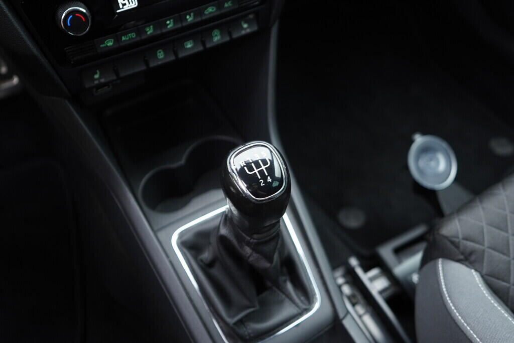 OV190V08727_30.webp_RAPID Sport 1.0 TSI 70 kW manuál