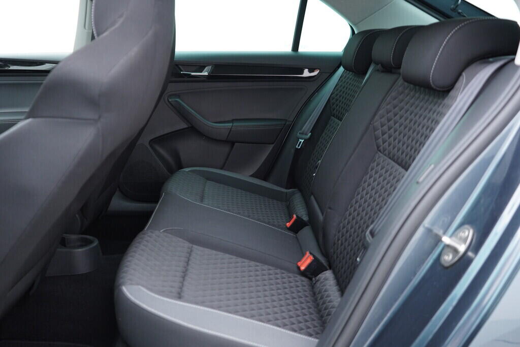 OV190V08727_32.webp_RAPID Sport 1.0 TSI 70 kW manuál