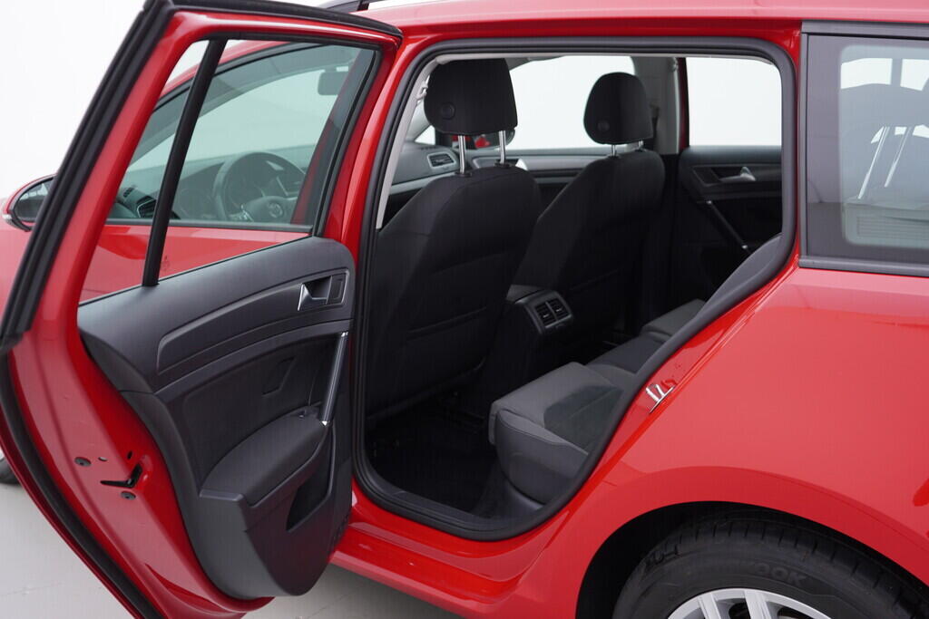 OV190V08737_36.webp_GOLF VARIANT Comfortline 2.0 TDI 110 kW automat