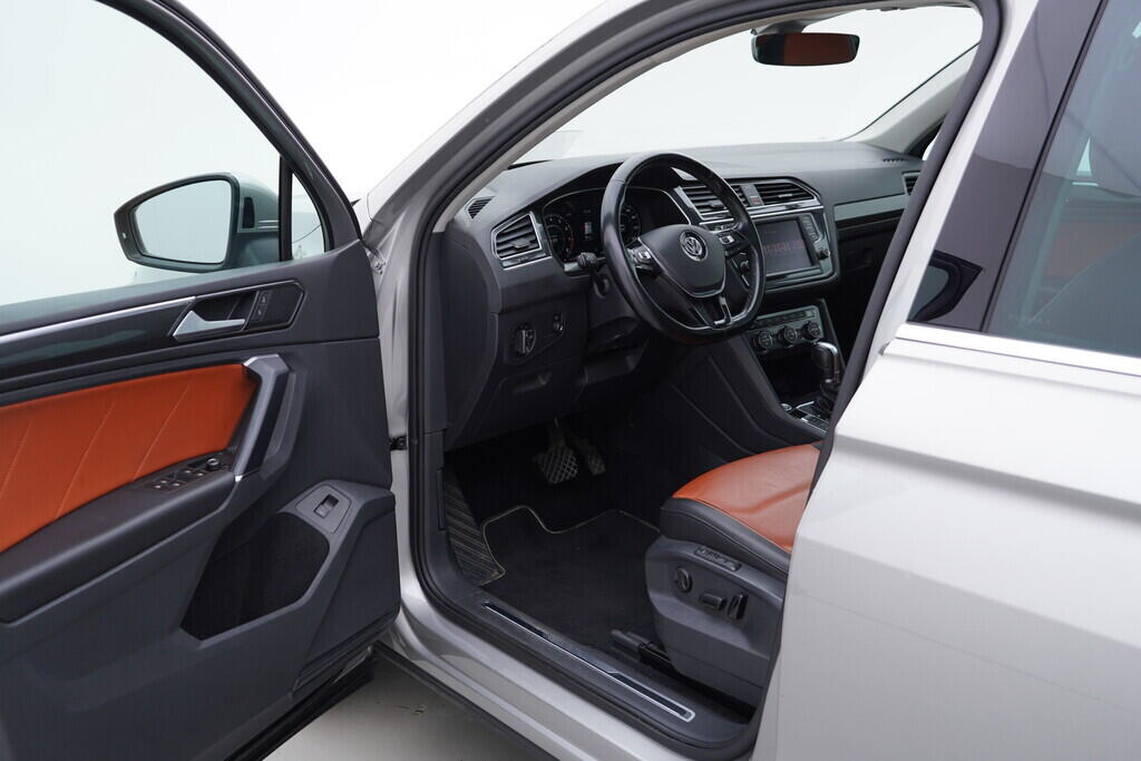 OV190V08738_18.webp_TIGUAN Carat 2.0 TSI 132 kW automat