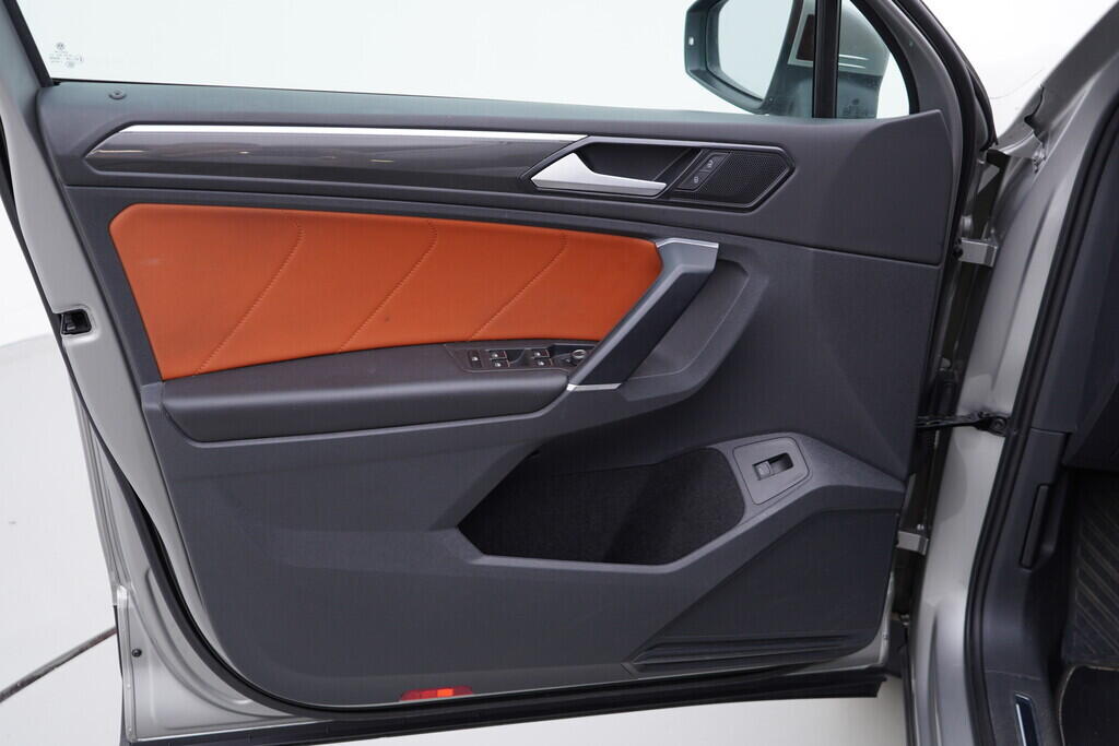 OV190V08738_19.webp_TIGUAN Carat 2.0 TSI 132 kW automat