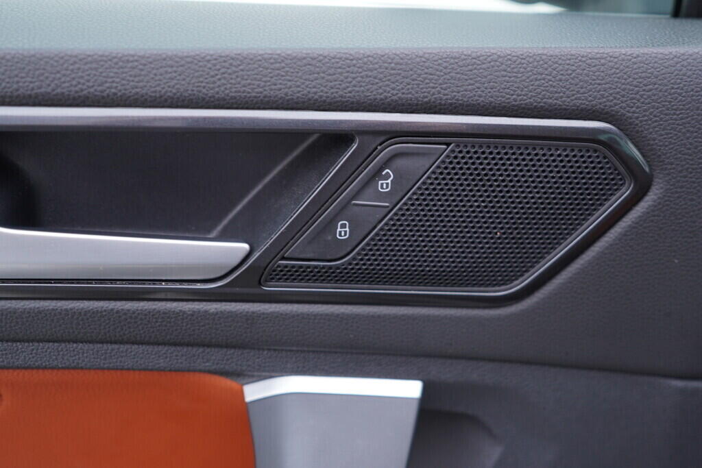 OV190V08738_21.webp_TIGUAN Carat 2.0 TSI 132 kW automat