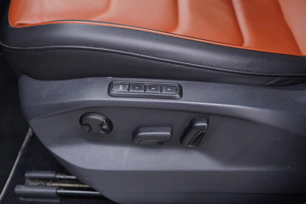 OV190V08738_22.webp_TIGUAN Carat 2.0 TSI 132 kW automat