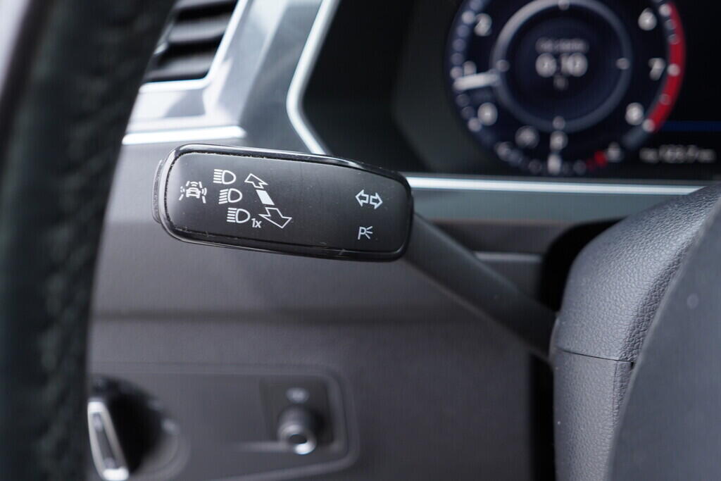 OV190V08738_25.webp_TIGUAN Carat 2.0 TSI 132 kW automat