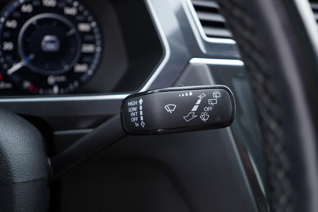 OV190V08738_26.webp_TIGUAN Carat 2.0 TSI 132 kW automat