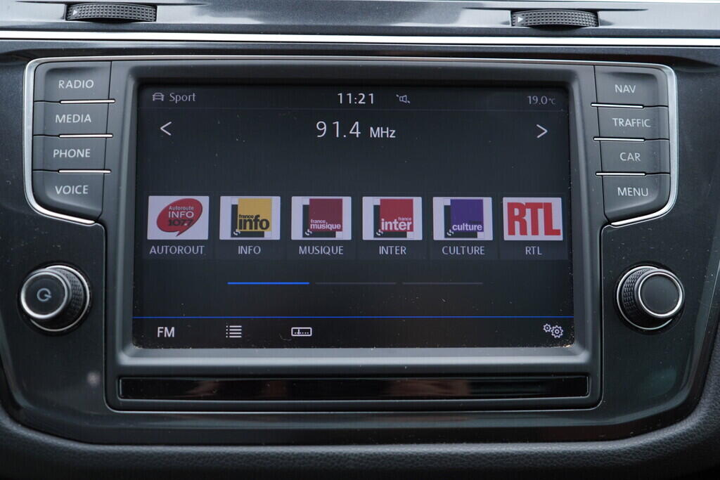 OV190V08738_32.webp_TIGUAN Carat 2.0 TSI 132 kW automat