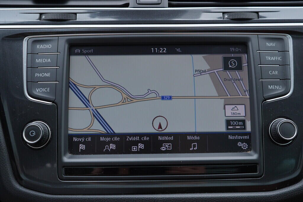 OV190V08738_34.webp_TIGUAN Carat 2.0 TSI 132 kW automat