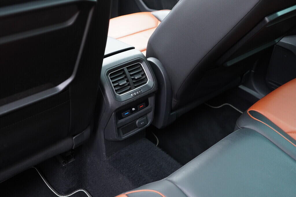 OV190V08738_42.webp_TIGUAN Carat 2.0 TSI 132 kW automat