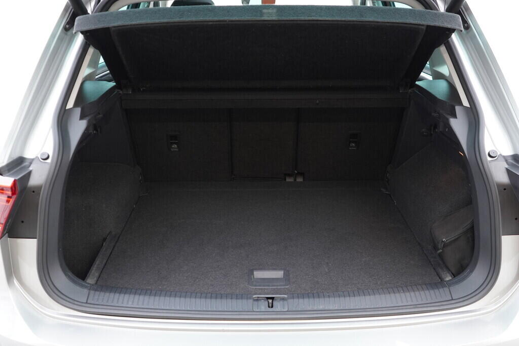 OV190V08738_44.webp_TIGUAN Carat 2.0 TSI 132 kW automat