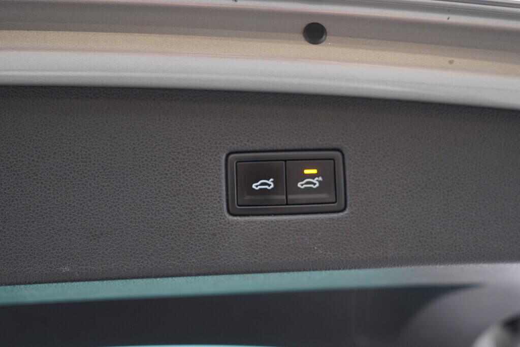 OV190V08738_45.webp_TIGUAN Carat 2.0 TSI 132 kW automat