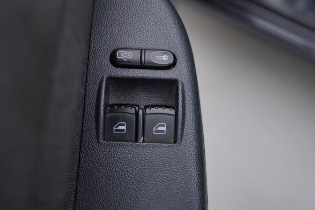 OV190V08741_20.webp_FABIA Classic 1.2 HTP 47 kW manuál