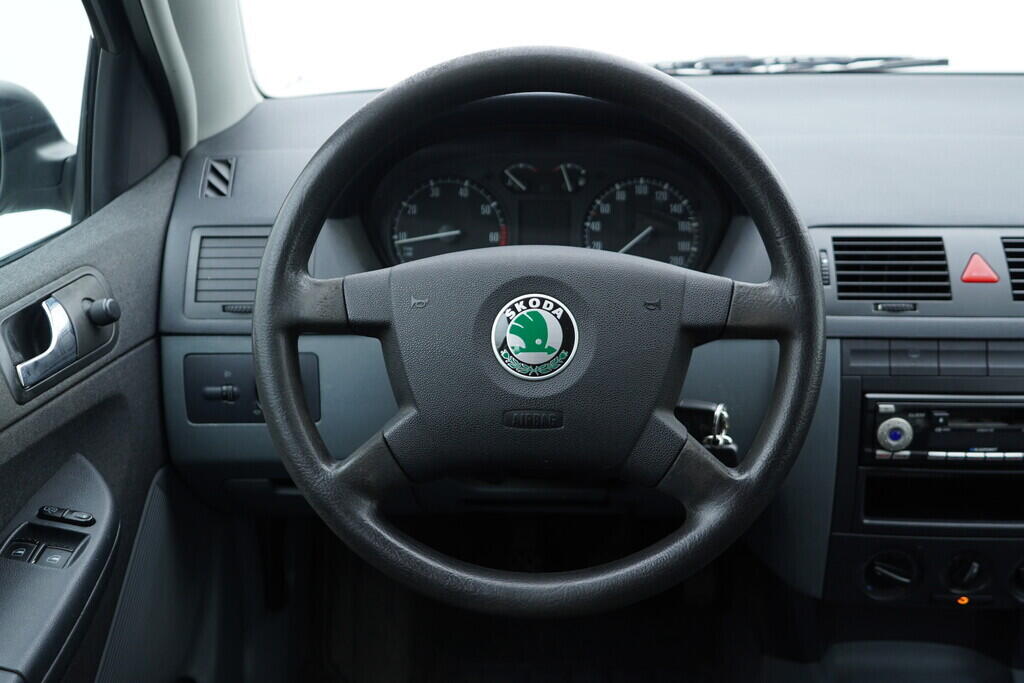 OV190V08741_26.webp_FABIA Classic 1.2 HTP 47 kW manuál