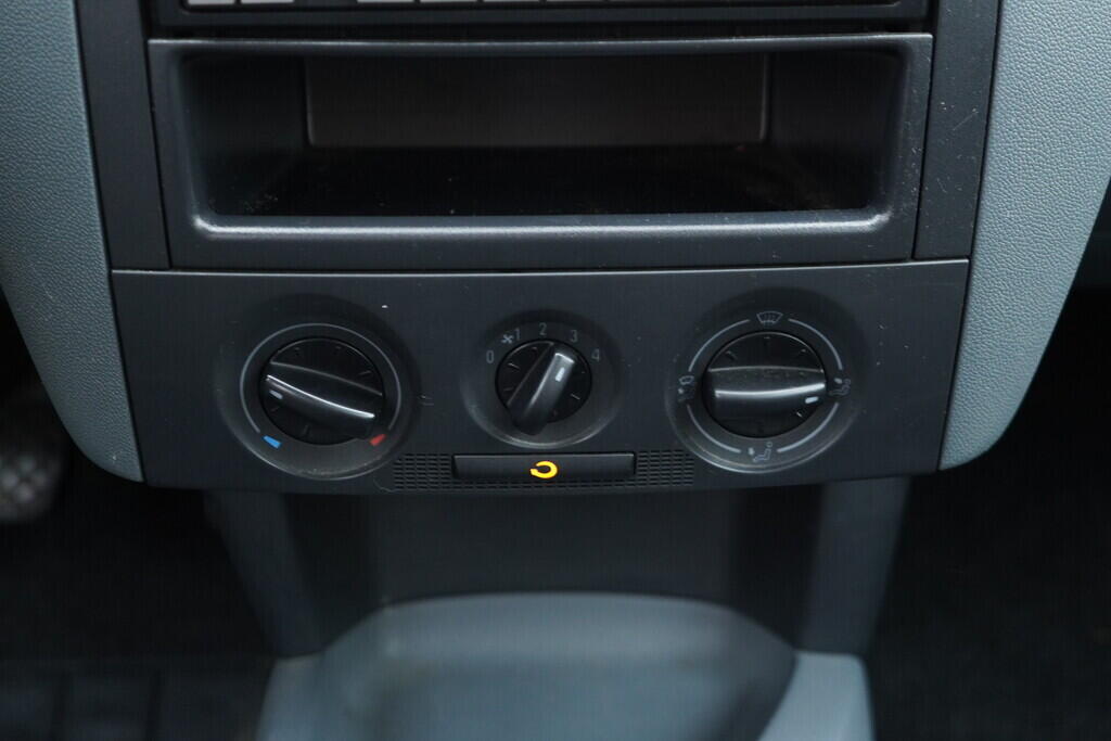OV190V08741_28.webp_FABIA Classic 1.2 HTP 47 kW manuál