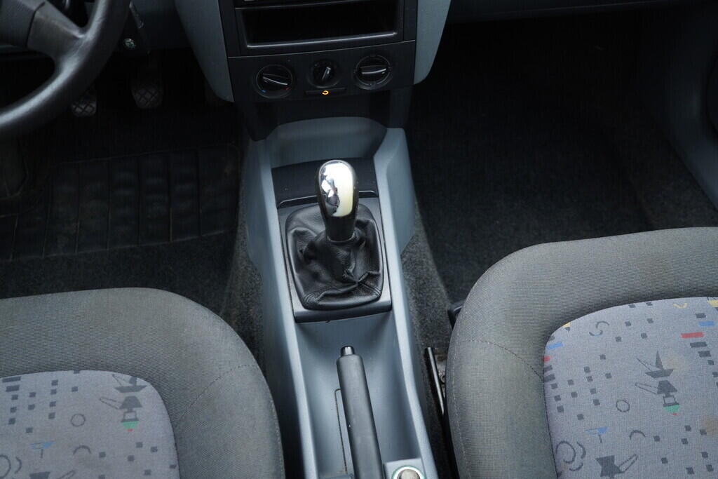 OV190V08741_29.webp_FABIA Classic 1.2 HTP 47 kW manuál