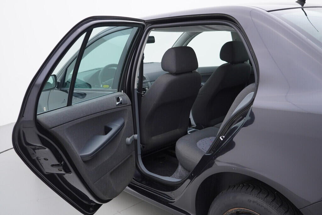 OV190V08741_30.webp_FABIA Classic 1.2 HTP 47 kW manuál