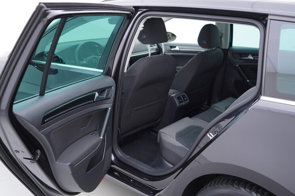 OV190V08742_35.webp_GOLF VARIANT Highline 1.5 TSI 110 kW automat