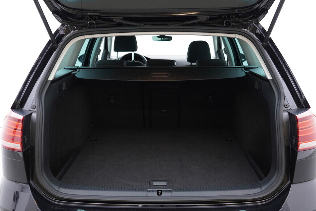 OV190V08742_38.webp_GOLF VARIANT Highline 1.5 TSI 110 kW automat