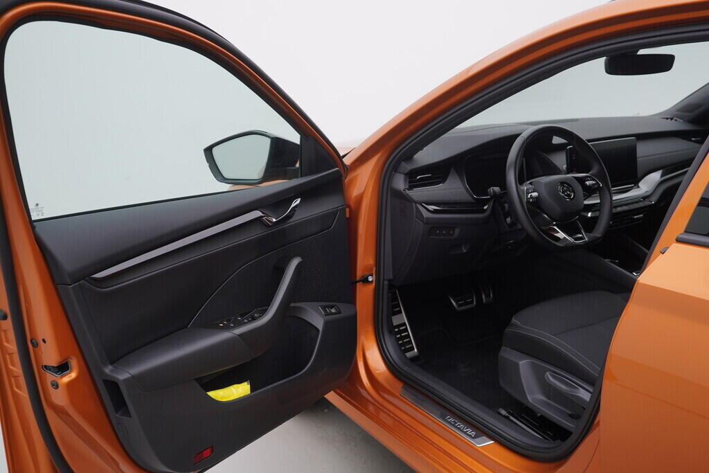 OV190V08743_18.webp_OCTAVIA SportLine 2.0 TDI 110 kW automat, DPH