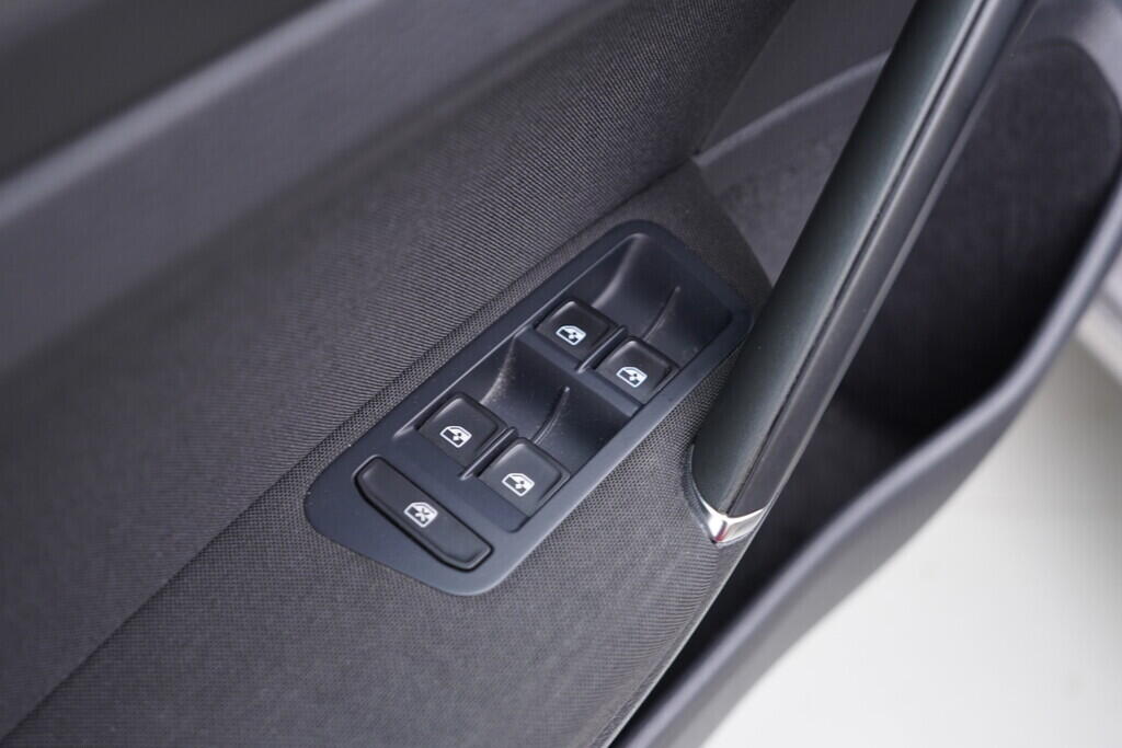 OV190V08744_20.webp_GOLF Lounge 2.0 TDI 110 kW automat