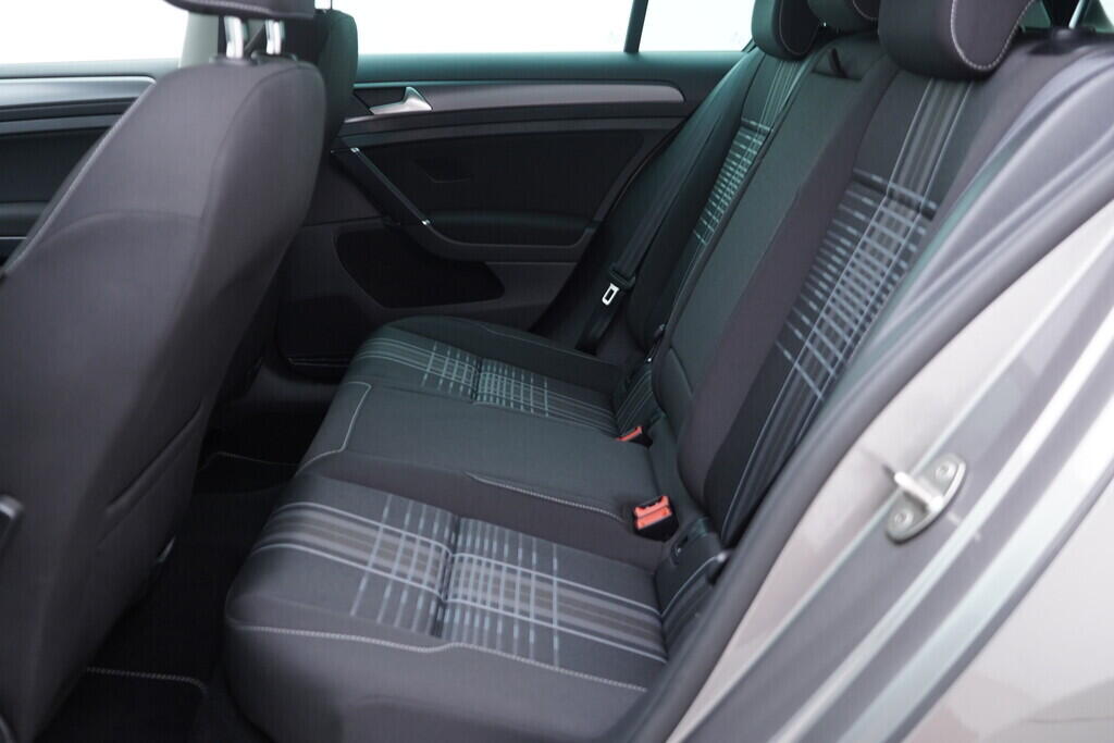 OV190V08744_35.webp_GOLF Lounge 2.0 TDI 110 kW automat