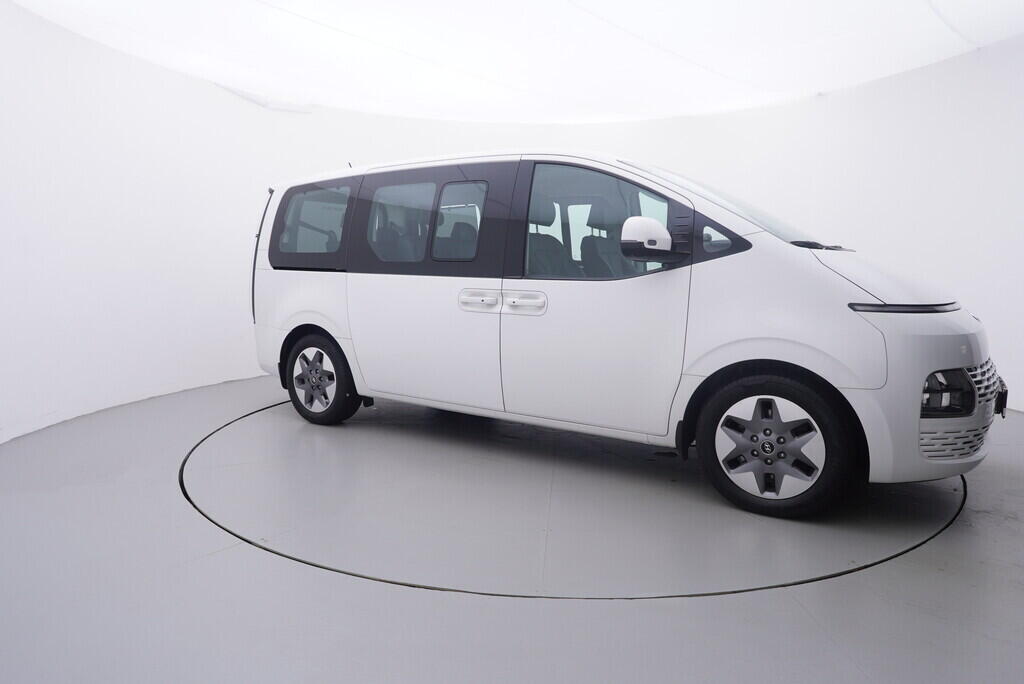 OV190V08767_16.webp_STARIA  2.2 CRDi 130 kW automat, DPH