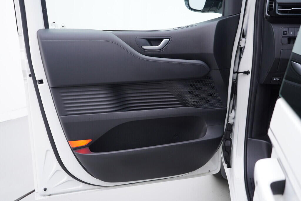 OV190V08767_19.webp_STARIA  2.2 CRDi 130 kW automat, DPH