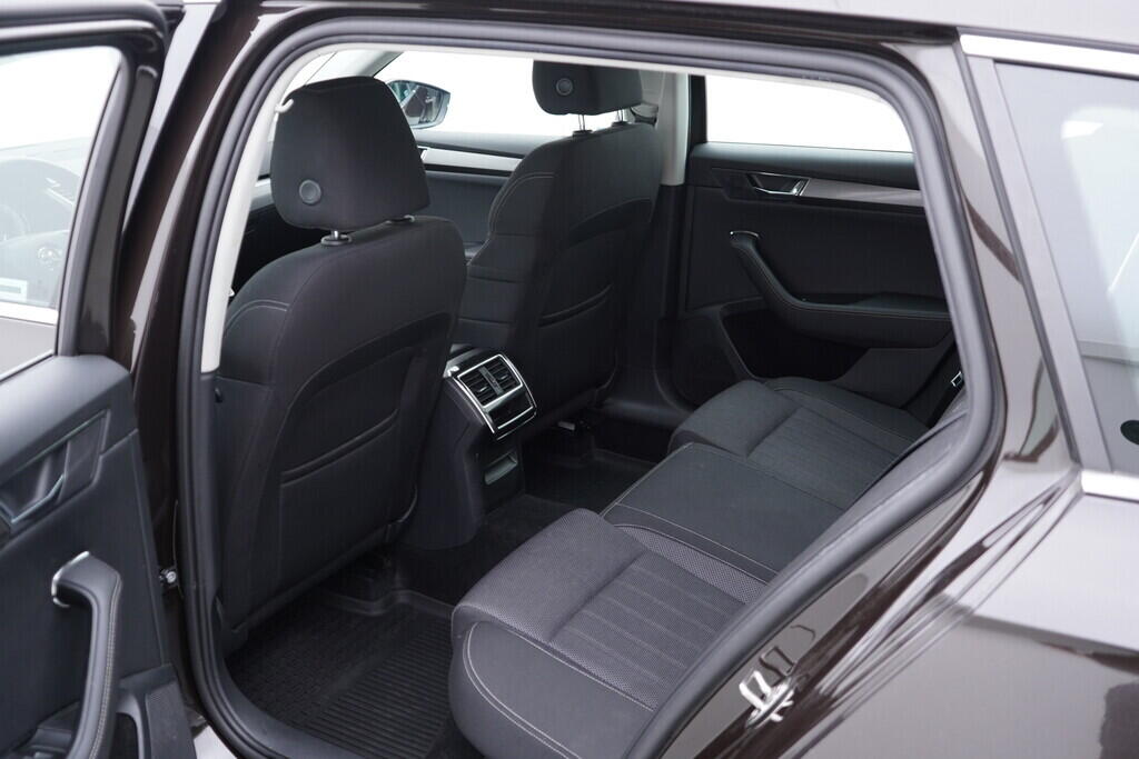 OV190V08773_38.webp_SUPERB Style 2.0 TDI 110 kW manuál, DPH