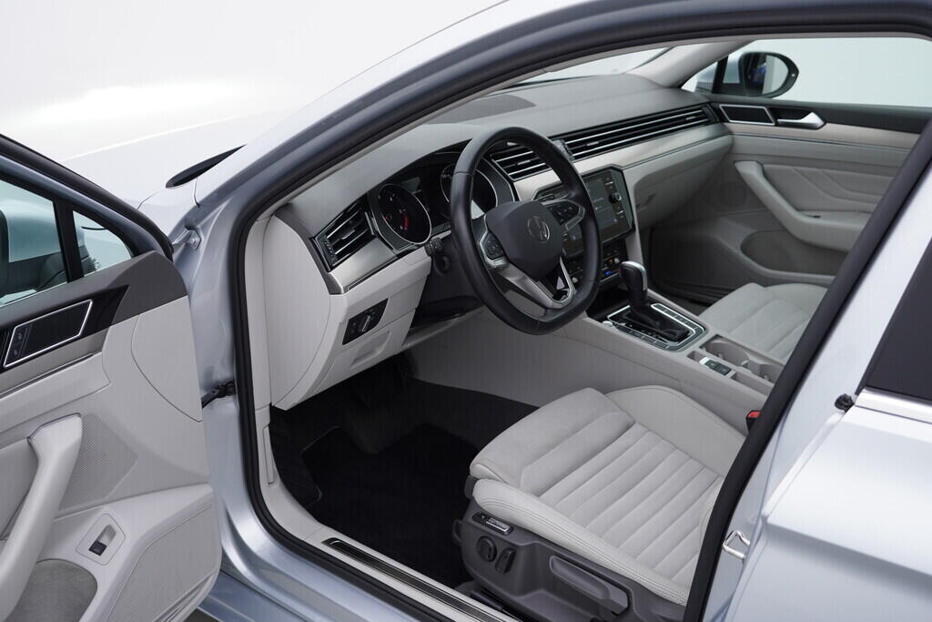 OV190V08779_18.webp_PASSAT VARIANT Elegance 2.0 TDI 110 kW automat, DPH