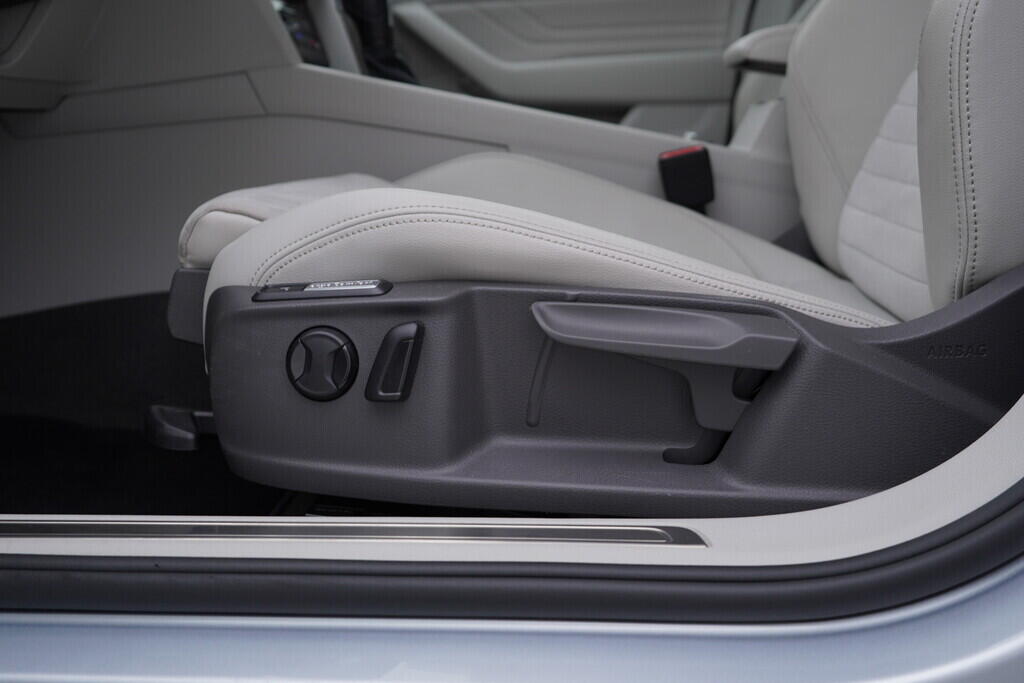 OV190V08779_21.webp_PASSAT VARIANT Elegance 2.0 TDI 110 kW automat, DPH