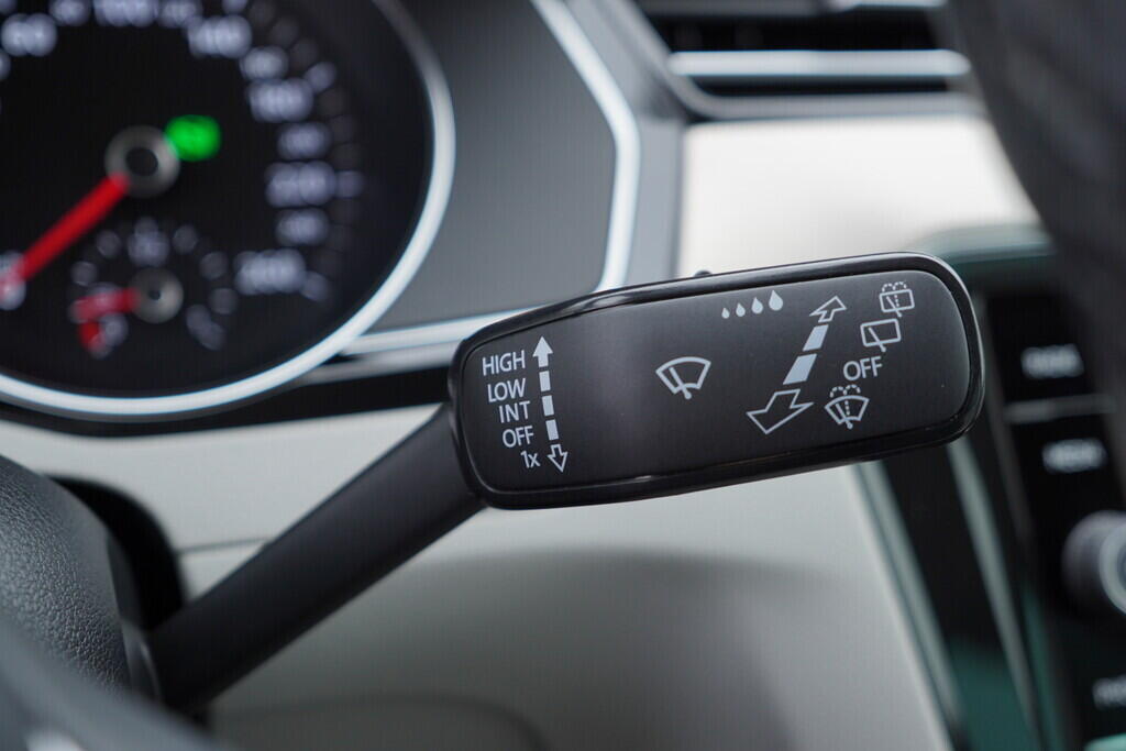 OV190V08779_25.webp_PASSAT VARIANT Elegance 2.0 TDI 110 kW automat, DPH