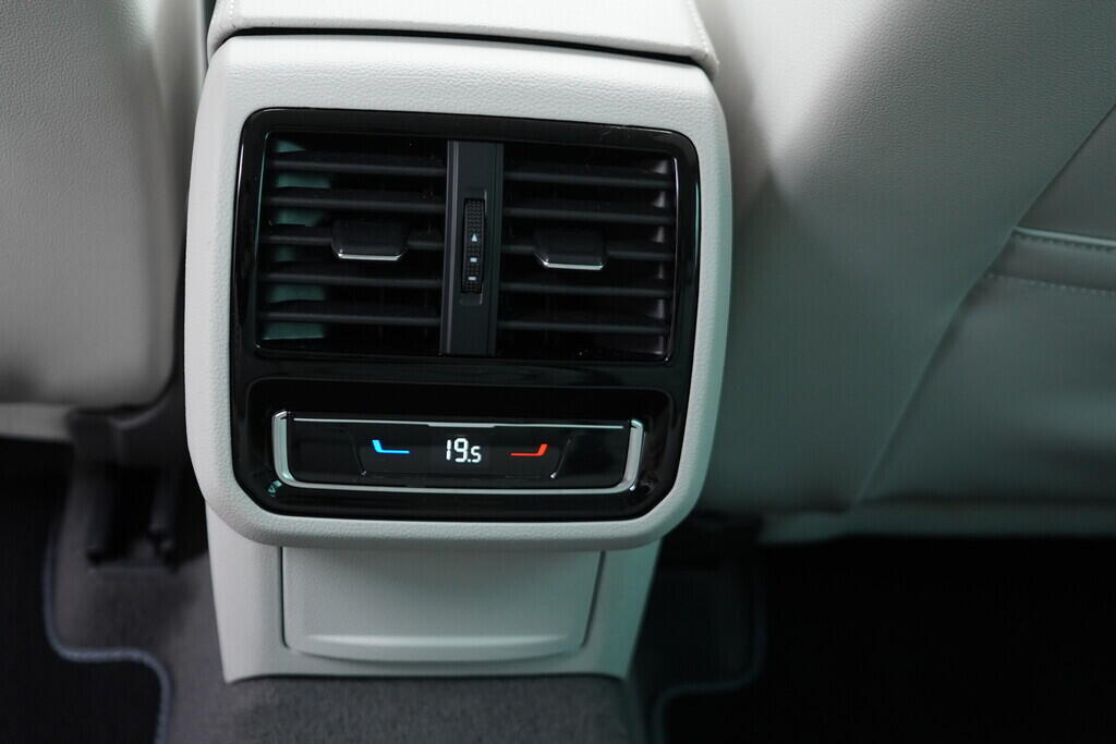 OV190V08779_37.webp_PASSAT VARIANT Elegance 2.0 TDI 110 kW automat, DPH