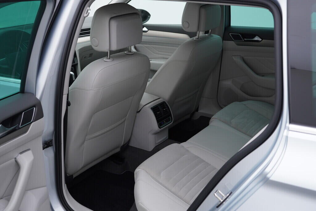 OV190V08779_38.webp_PASSAT VARIANT Elegance 2.0 TDI 110 kW automat, DPH