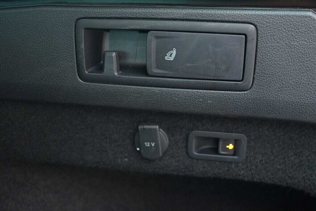 OV190V08779_40.webp_PASSAT VARIANT Elegance 2.0 TDI 110 kW automat, DPH