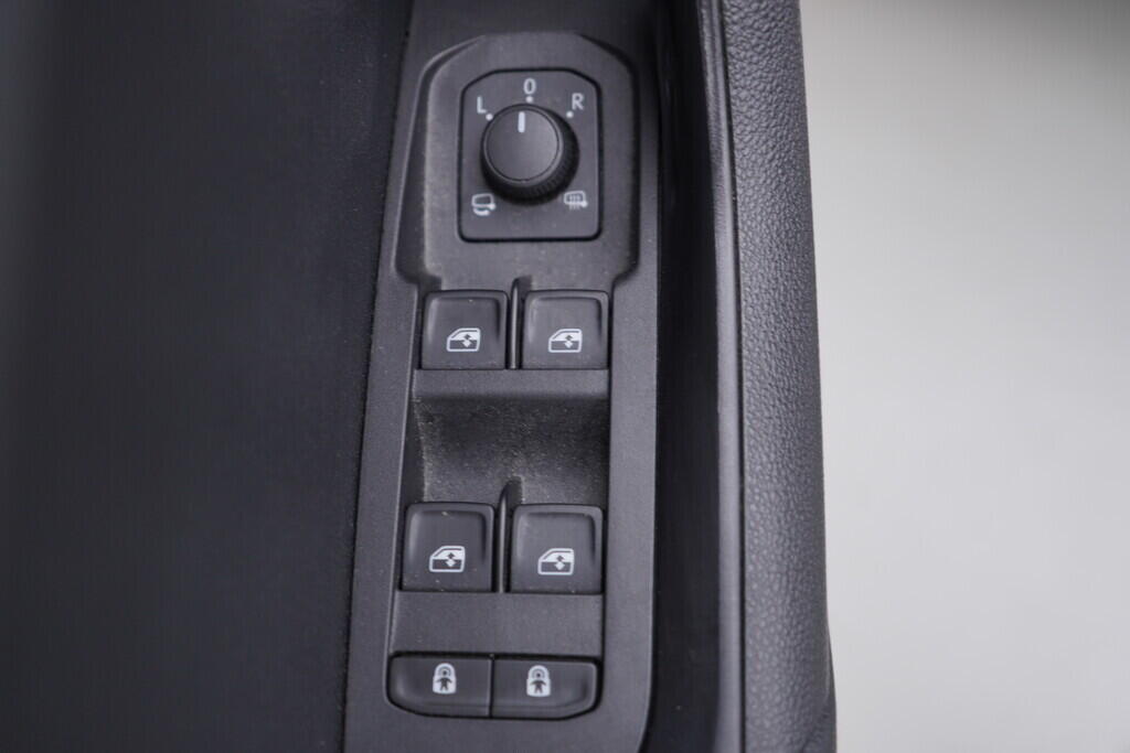 OV190V08817_20.webp_KAROQ Style 1.6 TDI 85 kW manuál