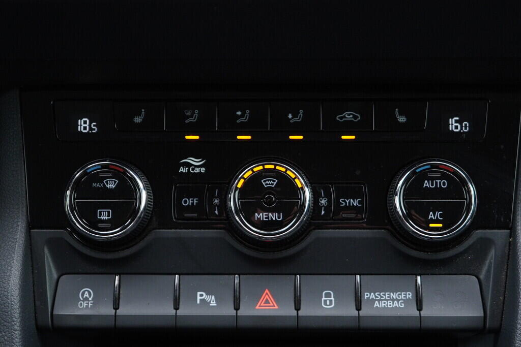 OV190V08817_32.webp_KAROQ Style 1.6 TDI 85 kW manuál