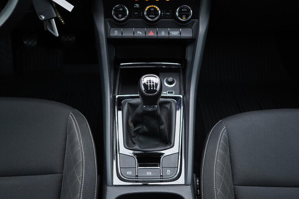 OV190V08817_33.webp_KAROQ Style 1.6 TDI 85 kW manuál