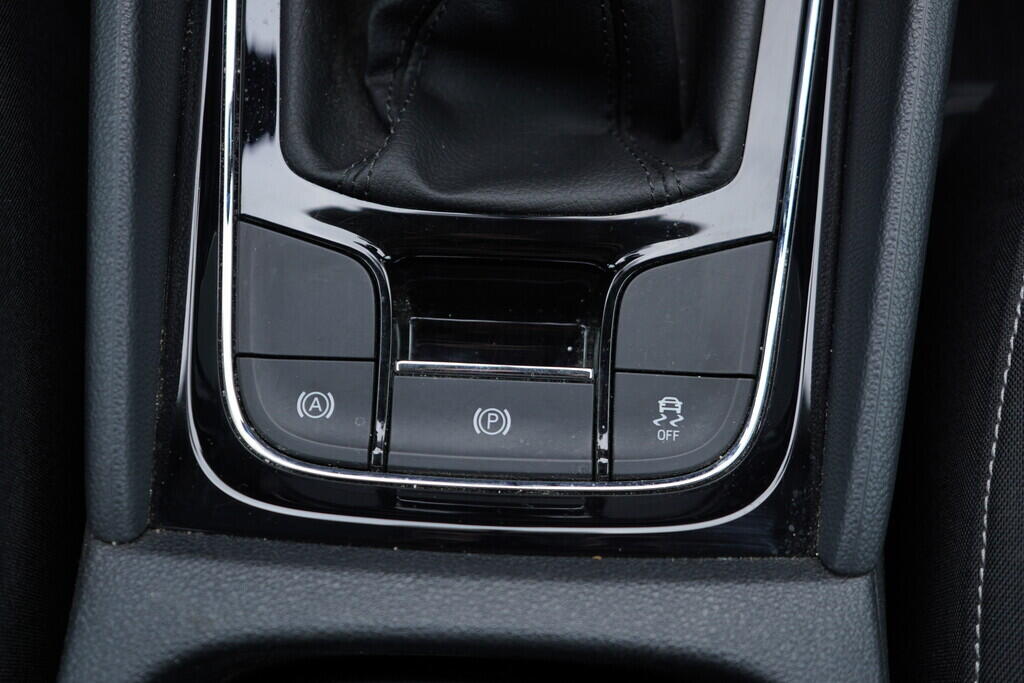 OV190V08817_34.webp_KAROQ Style 1.6 TDI 85 kW manuál