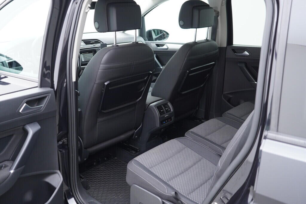 OV190V08819_34.webp_TOURAN Comfortline  1.6 TDI 81 kW manuál