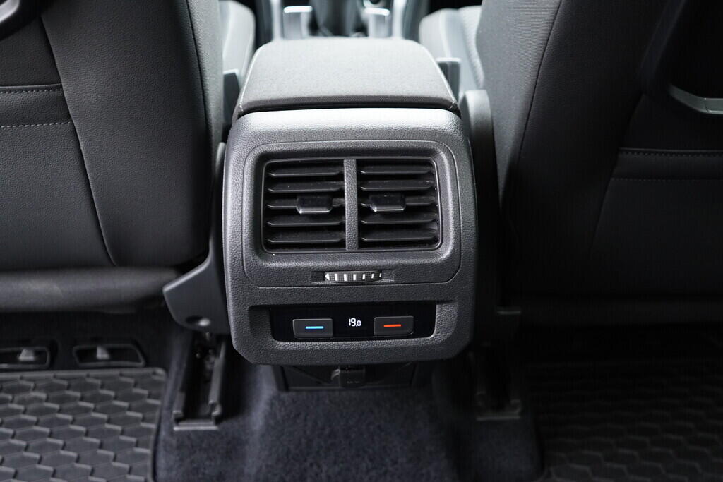 OV190V08819_36.webp_TOURAN Comfortline  1.6 TDI 81 kW manuál