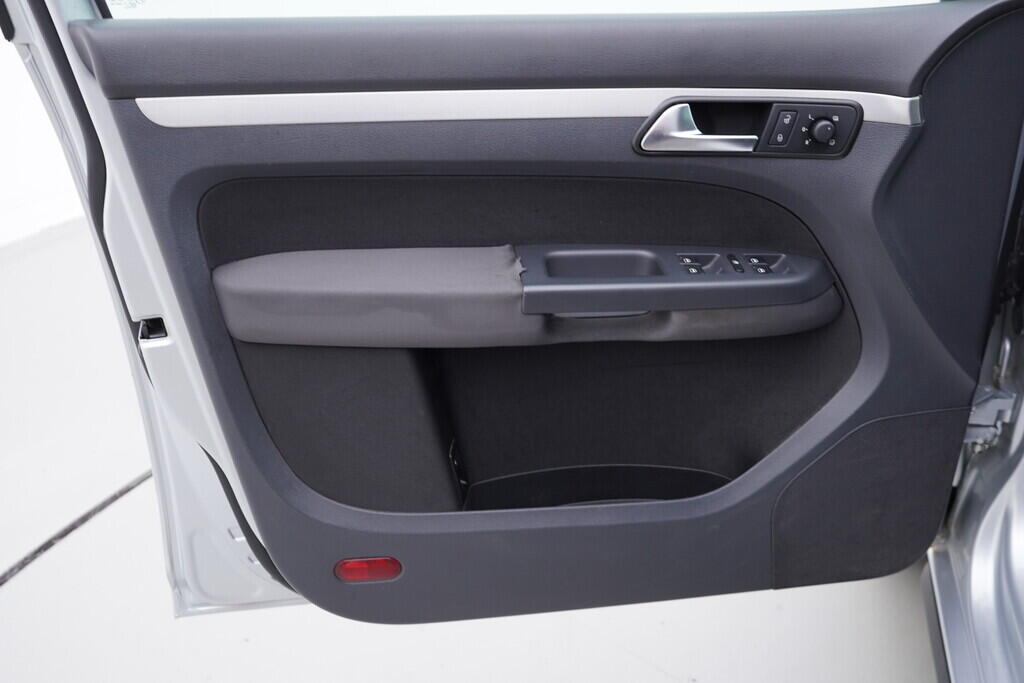 OV190V08820_19.webp_TOURAN Highline 1.9 TDI 77 kW automat