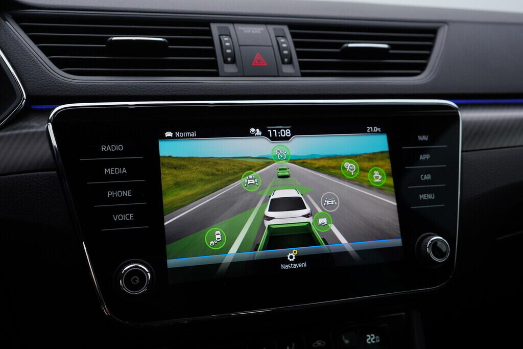 OV190V08829_34.webp_SUPERB SportLine 2.0 TDI 147 kW automat, DPH