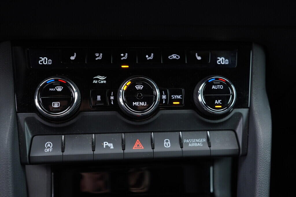 OV190V08831_25.webp_KAROQ SportLine 2.0 TSI 110 kW automat