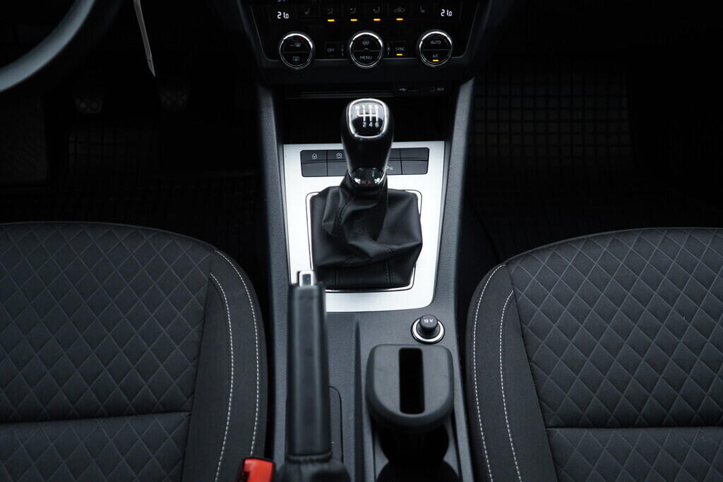 OV190V08836_34.webp_OCTAVIA Drive 1.4 TSI 110 kW manuál